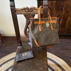 Michael Kors large tote/crossbody and wallet. Gold chain strap